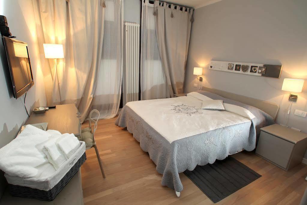 Hotel Bed In Bo Saragozza à Bologne Extérieur photo